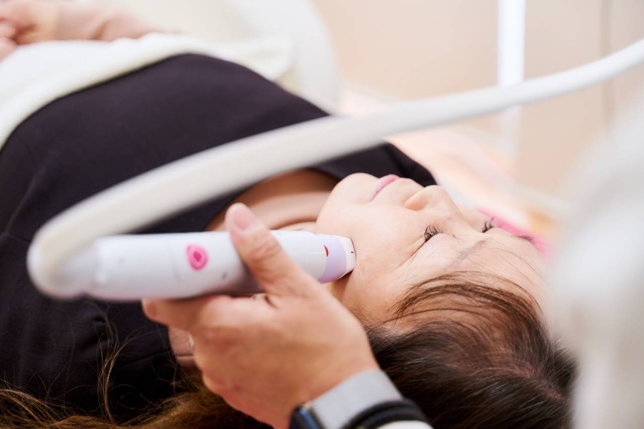 超音波美容器 超音波美顔器 1台6役 多機能 スキンケア 振動 EMS RFラジオ波 LED 光